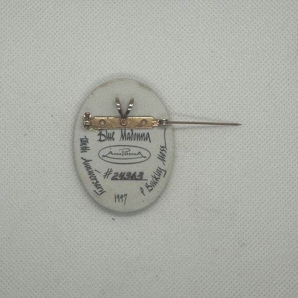 Anna Perenna Blue Madonna Porcelain Brooch Pendant 18th Anniversary 1997 - Picture 4 of 4